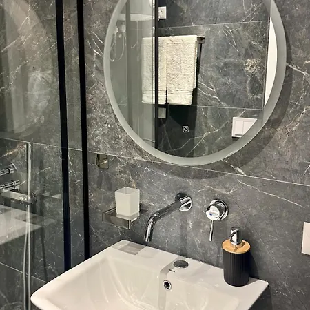 Elegance Golden Tower Skyview -12th Floor Balcony * Tirana